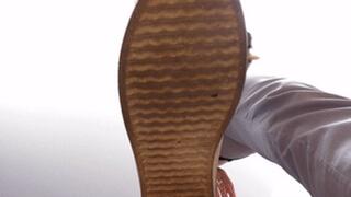 Tall Goddess shows her sneakers soles on camera, fc082h 720p