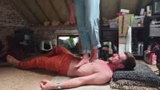 Sweaty & heavy barefoot trample [New model] -Cassie-