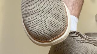 American giant puts tiny Brit in his place