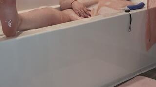 BBW pleasures herself in tub