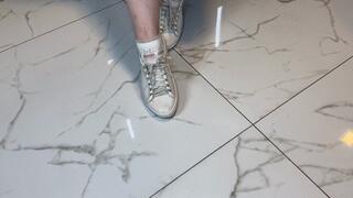 Worship Divine Mistress Lousie Marcada's feet !