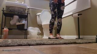 throwback toilet time with QueenGoddessKatie in tight yoga pants 4k