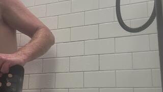 Halfway shower house •