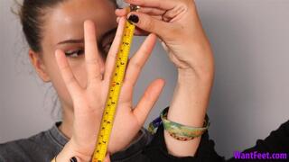 Hot Girls Hand Comparison - Finger Size - HD MP4