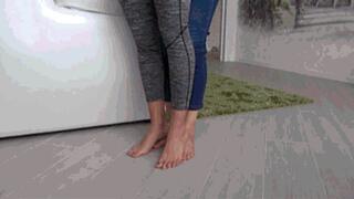 Trample her bare feet 3ST