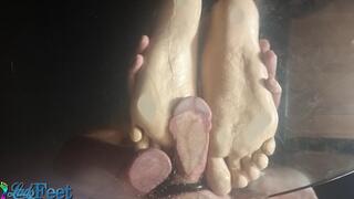 Glass Table Cock Trample With Luke's Silicone Feet HD