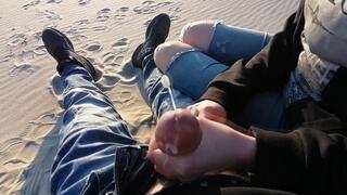 POV Handjob On The Beach (MP4)