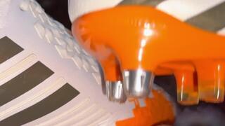 Adidas Predator SG Pro crush Carrot close up