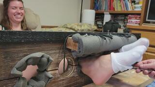 Sweaty summer tickle (with reaction)