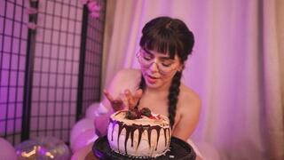 Sit on cake and claping ass