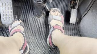 pedal pumping while driving in summer tracking sandals m0