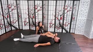 Kiara's Oily Sensual Leg Massage and Foot Worship with Kevin