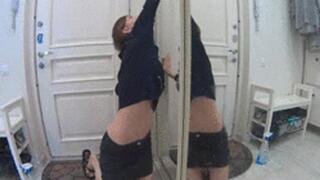 Clean the mirror and belly stretching