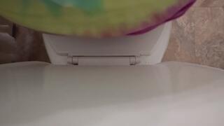 Short peeing Comp with farts and plops