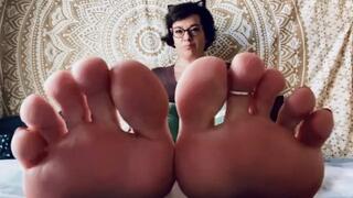 Sexy librarian next doorfoot show, wanna watch?