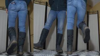 Some crush and my quick capitulation under Tanja's brutal boots - Cam 1