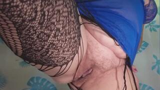 My hairy pussy looks cute while I pee