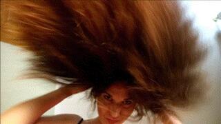 Under the caress of her hair Brushing hair MP4