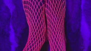 Melove sexy small feet in neon pink fishnet on the pool table