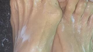 Melove sexy Asian small feet with no nail polish getting lotion