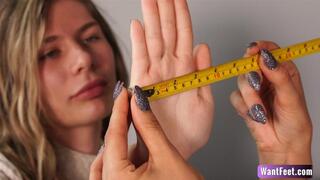 Beautiful Girls Hand Comparison - Sexy Hands - HD MP4