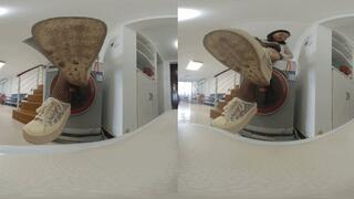 3DVR180 ERER POV sports shoes crush dwarfs by pulling out socks