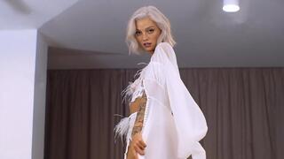 Luxury bride give her body to on their wedding night