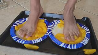 Barefoot Peach Food Crush – Bratty Domme Messy Feet Fetish Video