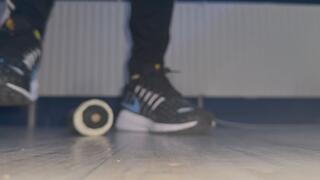 Nike Pegasus Trail 4 and Nike Vomero 14 crush Courgette