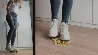 Crushing a Banana under my Buffalos - FullHD 1080p