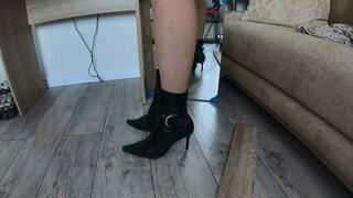 Hard heels tapping and toe wiggling 10