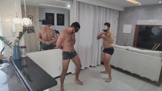 Levantando o macho acima de 300 quilos acima da cabeça