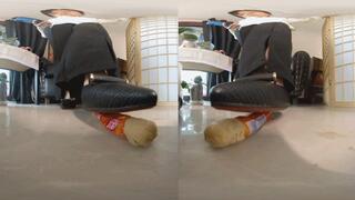 3dVR180 MARTINA high heels trample on ham