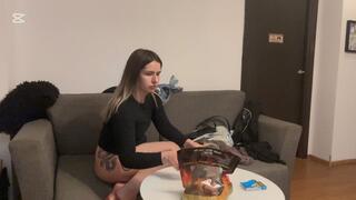 Eating a whole chicken and fartingg with my bare ass