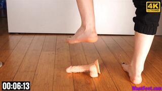 Viky Dildo Crush - 4K MP4