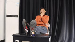 4K Dwarf giant special effects under Henry's feet