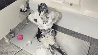 Yuki’s Soaking Uniform Shower and Relaxing Bathtub Escape