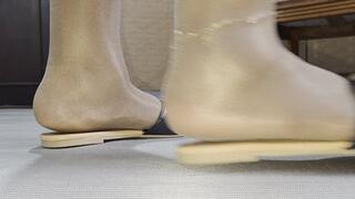 Balbina BBW Pantyhose madness on flat sandals