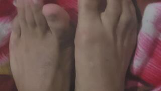 Gray socks tease & barefoot reveal-male feet fetish