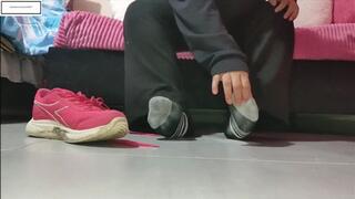 Mila1_Fox wet Sweaty grey black toe socks