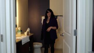 Sexy Amputee Girlfriend Teases (WMV)