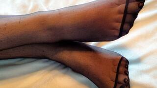 Schwarze Strumpfhose - benutzt und vollgespritzt - Black pantyhose - used and cum on then