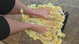 Big foot cake smash