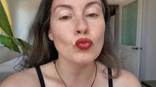 she will streth her sexy natural lips, her beautiful face make you so horny