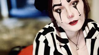 Silly Burlesque Clown Strips For You