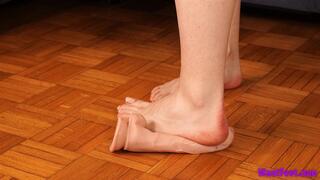 Abigail Dildo Crush - Barefoot - HD MP4