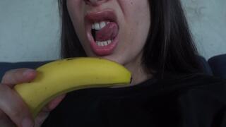 I suck the banana and eat it because I feel fat in 4k