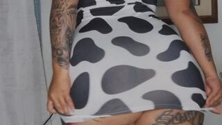 Enjoy this twerk and lots of farts with my sexy dress and my new look with glasses my farts come out so vibrant