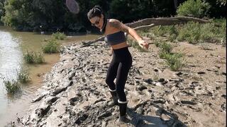 Jade walking through the mud and ruins her boots 4K
