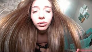 On her desk: I'm tiny and useless - HD